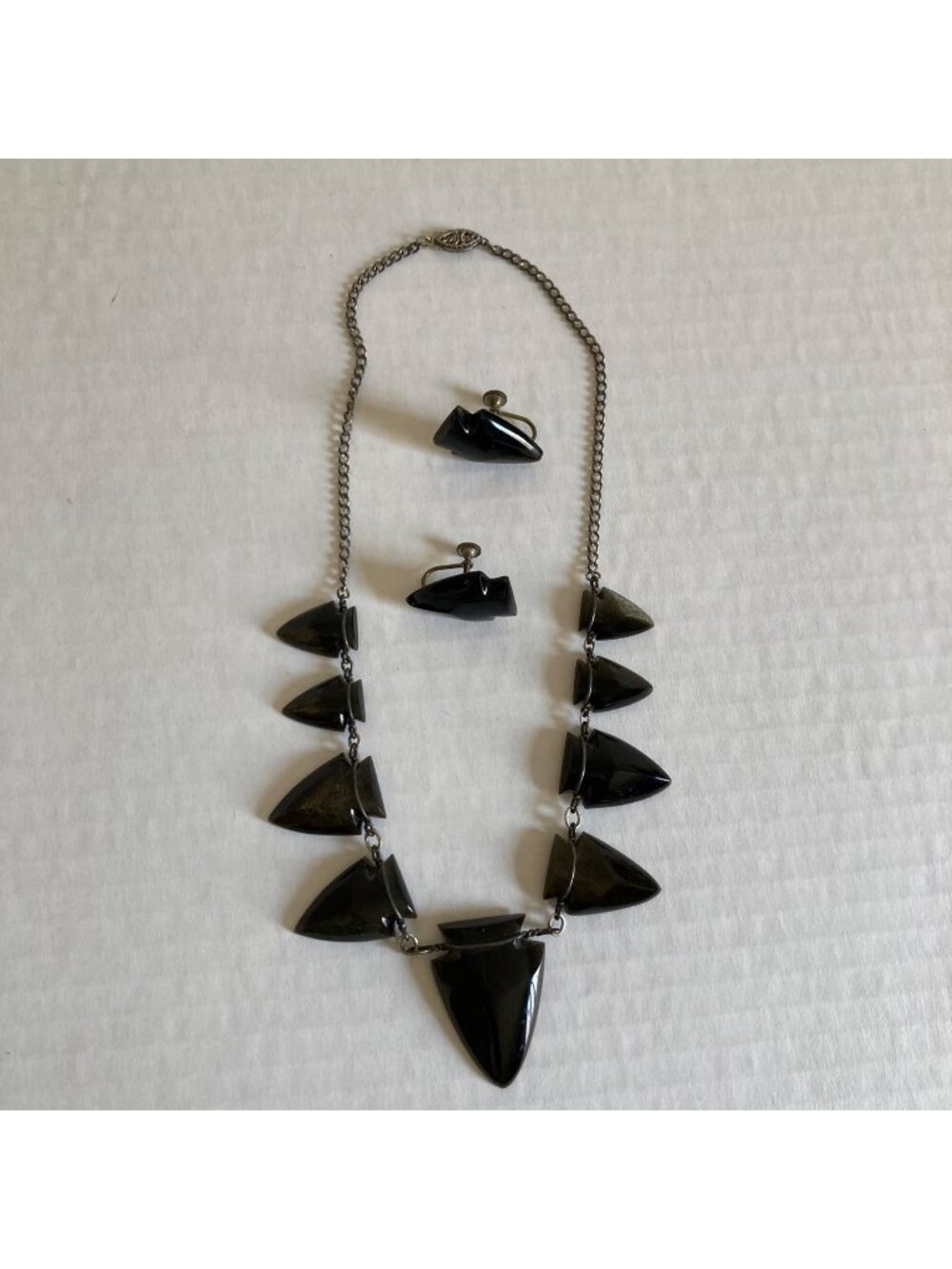 Vintage Jewelry Set Lucite Arrowhead Necklace And Screw On Earring